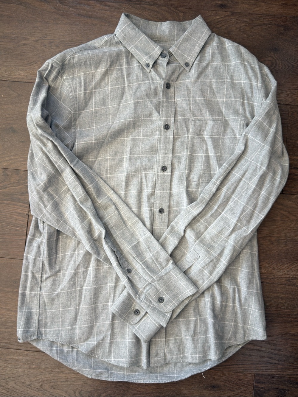 Club Monaco Men’s Button Down Shirt — Light Gray & White Size Large